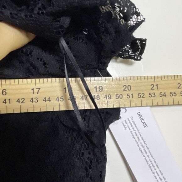 GUESS Women's Sasha Off-The-Shoulder Black top Blouse Lace Size Medium NWT - Picture 7 of 7